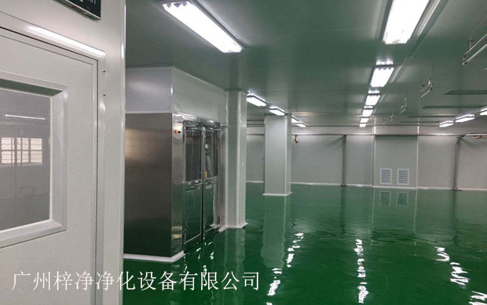 風淋室安裝在潔凈室入口是確保潔凈室、提高工作效率和保障人員安全的重要措施。