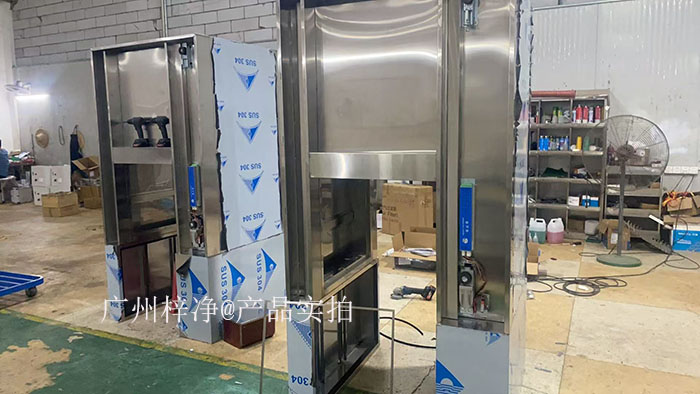 全自動(dòng)感應(yīng)輸送帶傳遞窗的電氣問題處理需要從選型、安裝、運(yùn)行、維護(hù)、故障處理及安全注意事項(xiàng)等多方面進(jìn)行全面考慮。